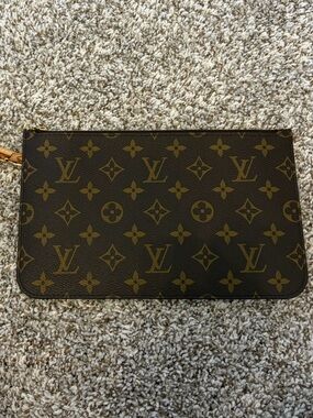 NO SIGNS OF WEAR AUTHENTIC LIKE NEW Louis Vuitton Neverfull MM Monogram Pouch